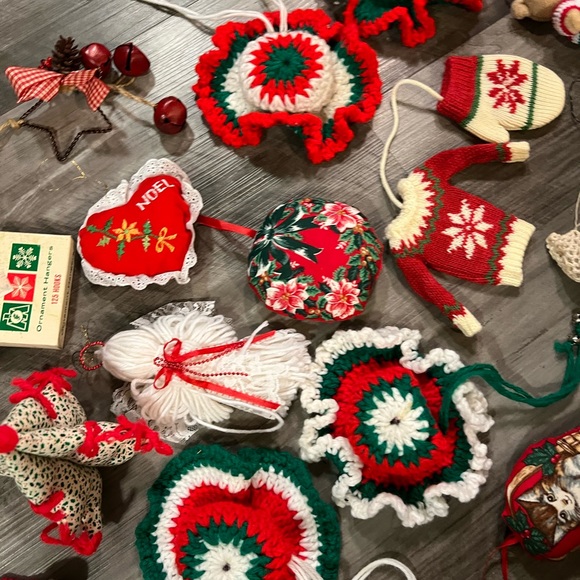 VINTAGE YARN Christmas ornament LOT 24 ANGEL SANTA Cats Christmas Tree Handmade - Picture 4 of 16